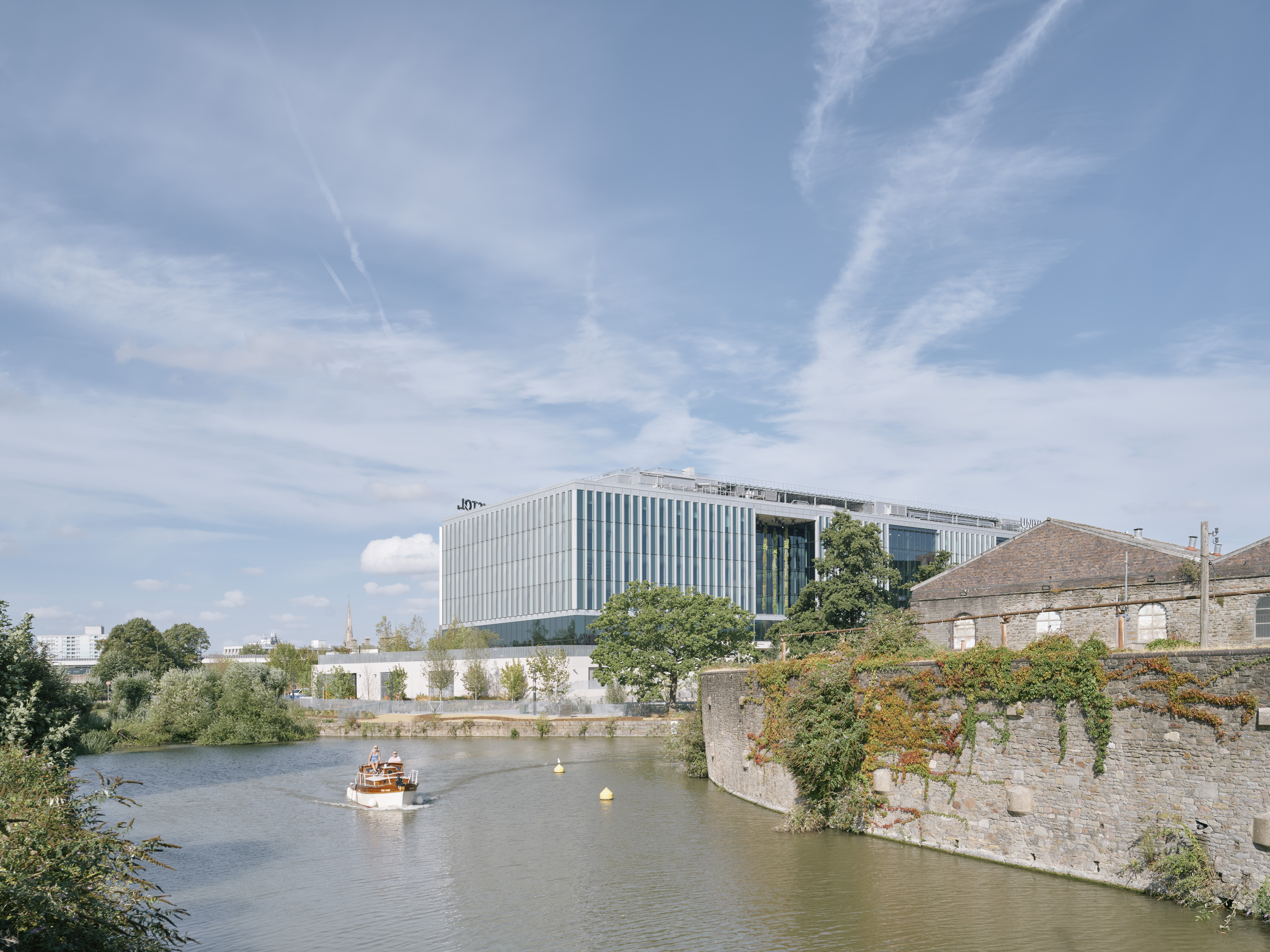 SLOANE ROBINSON BUILDING OPENS AT BRISTOL UNIVERSITY